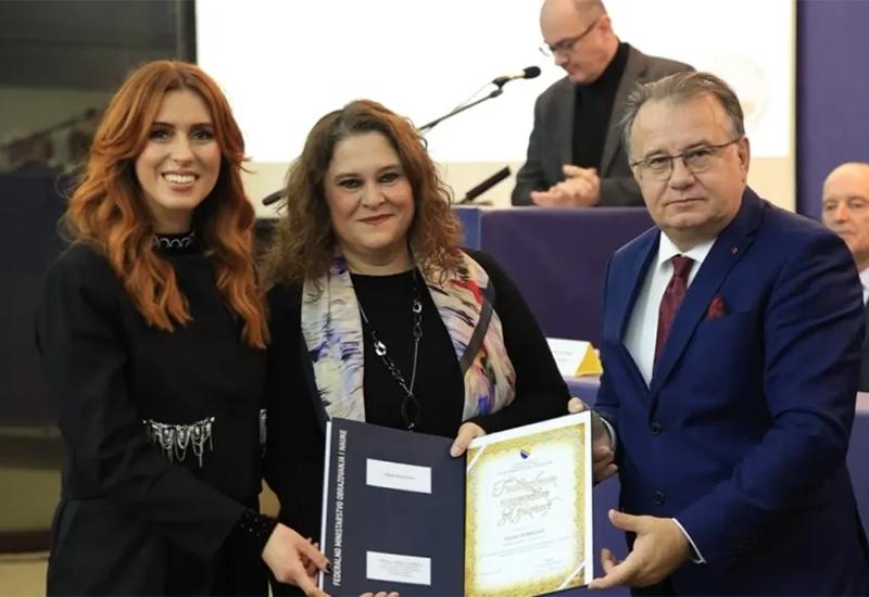Sijana Demirović (skroz lijevo) - Dr. Sijani Demirović iz Mostara Federalna nagrada za znanost