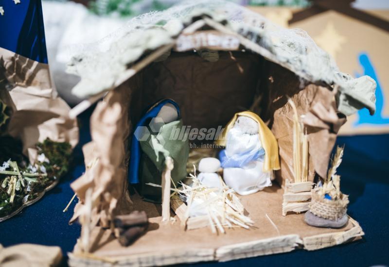 Izložba jaslica Galeriji Rondo u Mostaru - FOTO | Posjetite izložbu jaslica u Mostaru - vratimo Isusa u Božić