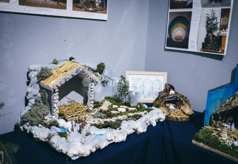 FOTO | VIDEO | Posjetite izložbu jaslica u Mostaru - vratimo Isusa u Božić