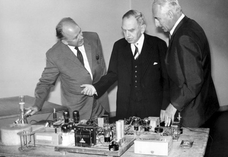 Otto Hahn (u sredini), Fritz Strass­mann (lijevo) i i njihov kolega fizičar Heinz Haber - Na današnji dan prije 85 godina započela je nuklearna era