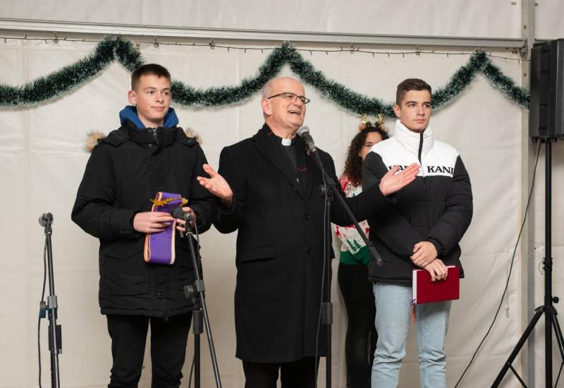 Folklor, zajedništvo, pjesma i humanitarnost na Adventu u Bijelom Polju