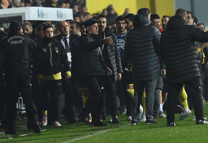 Predsjednik Istanbulspora povukao ekipu s terena 