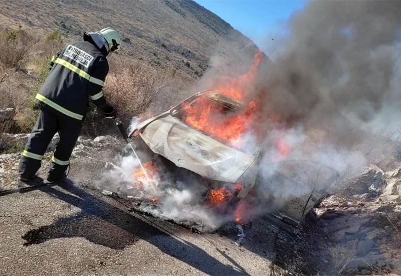 Čapljina: Vatrogasci gasili požar na automobilu - Čapljina: Vatrogasci gasili požar na automobilu