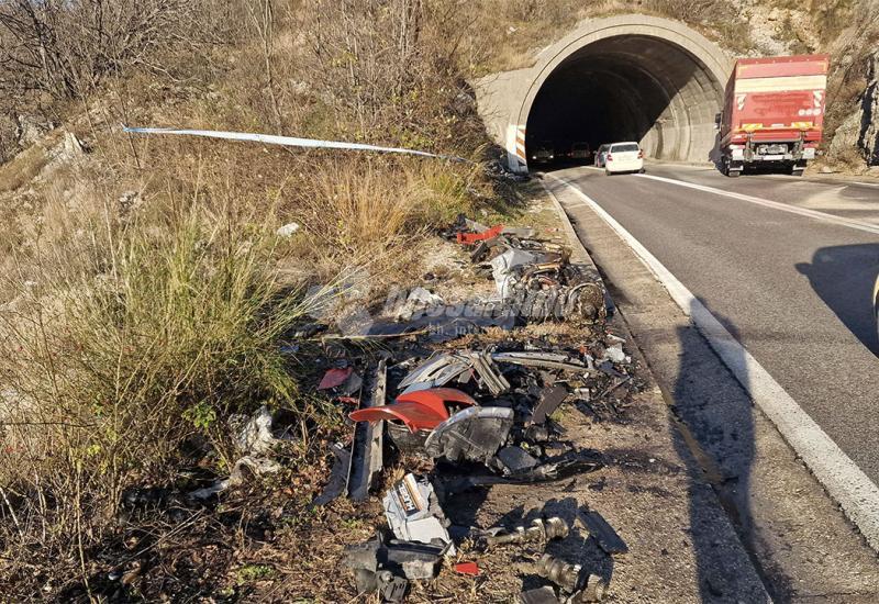 FOTO Stravične fotografije nesreće kod tunela Vidikovac, automobilu izletio motor 