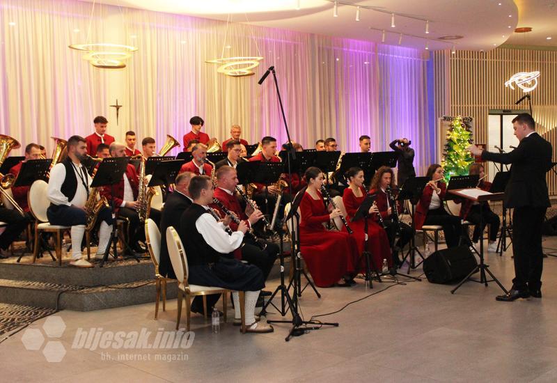 Božićni spektakl u Čapljini: Trebižaćani i 'Cambi' poklonili publici blagdansku čaroliju