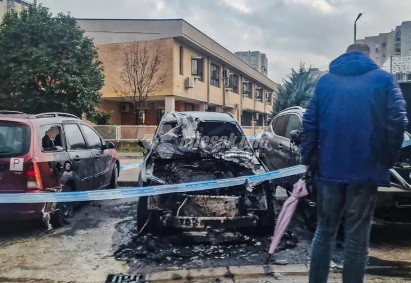 FOTO/VIDEO | Mostar: Izgorio skupocjeni Audi; oštećena još 2 vozila