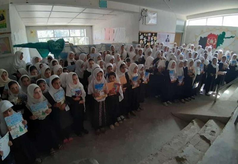 Afganistanske djevojčice u suzama završavaju šesti razred, njihovo obrazovanje je završeno