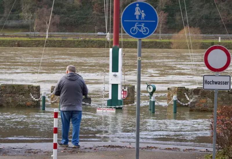 Diljem Njemačke borba s poplavama - Diljem Njemačke borba s poplavama