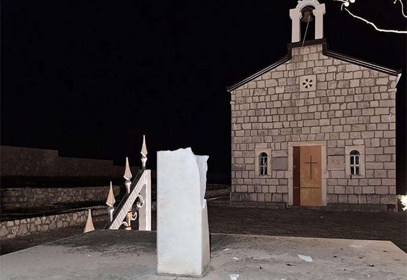 Vandalski čin u Neumu: Polomljeni križevi kod crkve