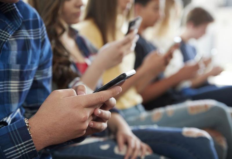 Hercegovačka škola zabranila mobitele u školi: Poznate i kazne za kršenje odluke