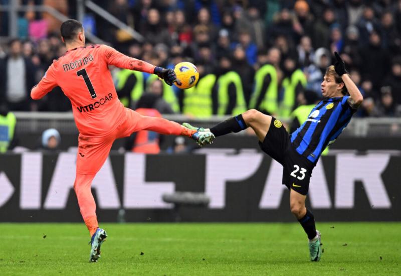 Nicolo Barella (Inter) i Lorenzo Montipo (Verona) - Inter tek u finišu stigao do pobjede, Verona u sučevoj nadoknadi promašila kazneni udarac