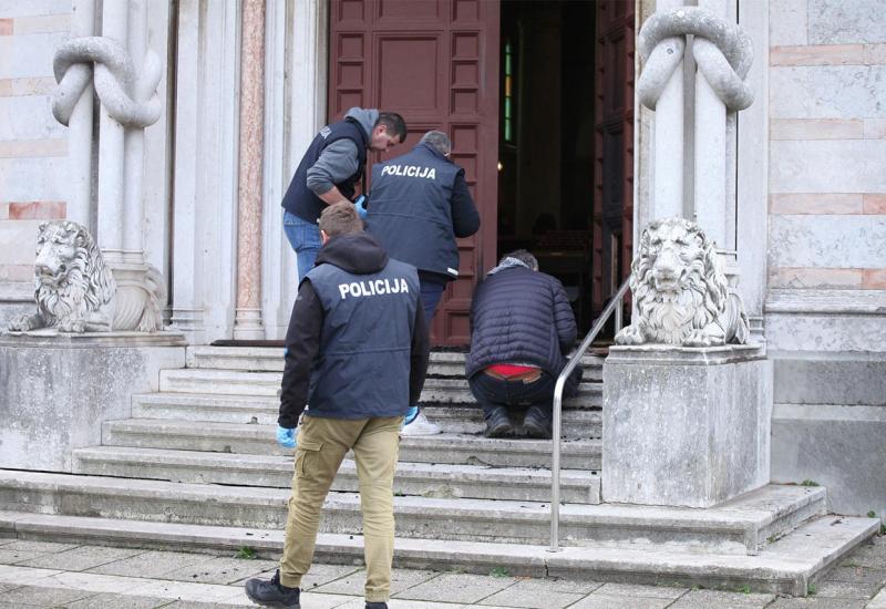 Hrvatska - Zapaljen ulaz u crkvu