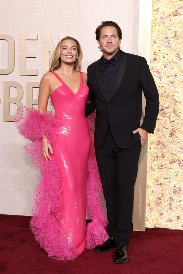 Margot Robbie i suprug  - Margot Robbie zasjala u ružičastoj haljini i nakitu od 3 milijuna dolara 