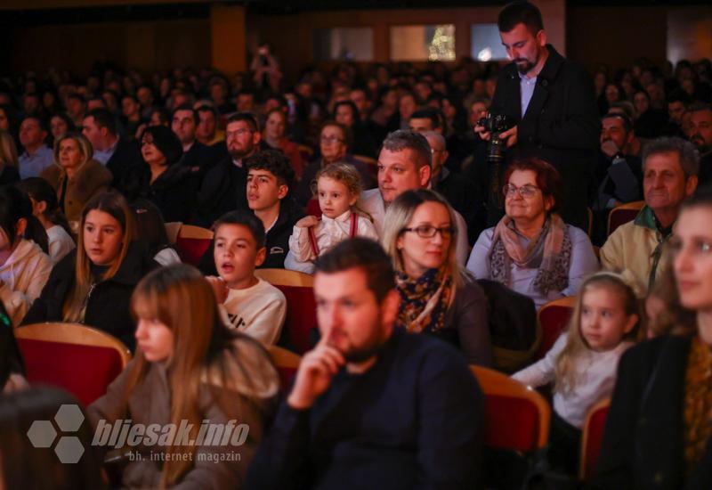 FOTO | Mostar u duhu pravoslavnog Božića: "Fenečki biseri" oduševili publiku
