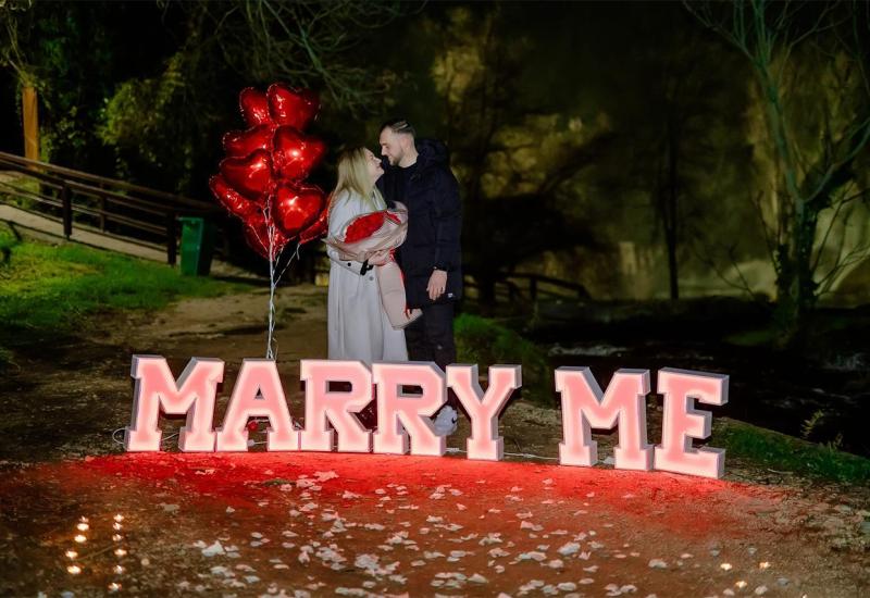 Romantična prošnja na vodopadu Kravica: Karlo zaprosio Mariju na filmski način