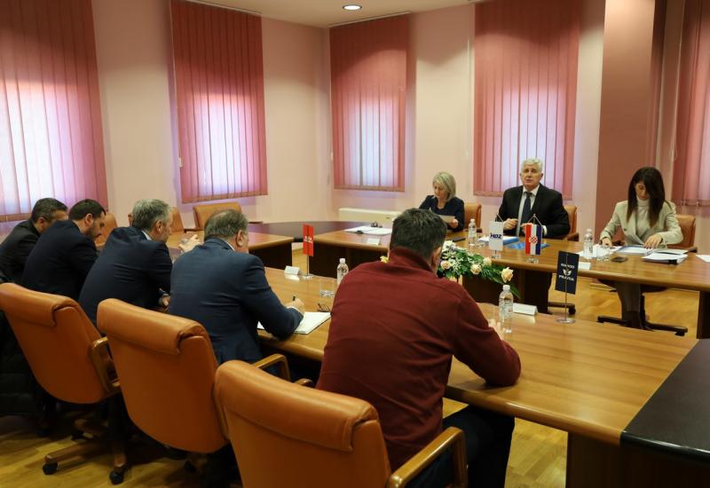 Sastanak s Trojkom u Mostaru - HDZ u Mostaru iznio novi prijedlog za Izborni zakon