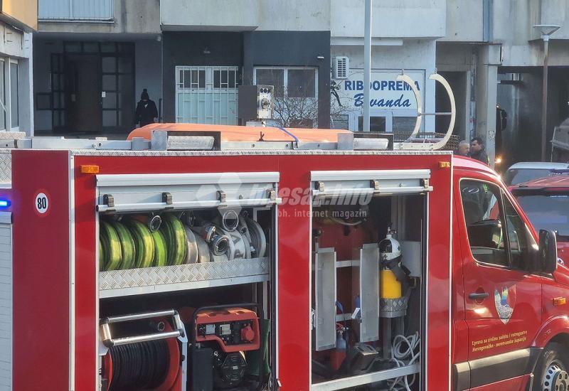 Pripadnici PVP Mostar na terenu - FOTO | Izbio požar u stanu u Mostaru