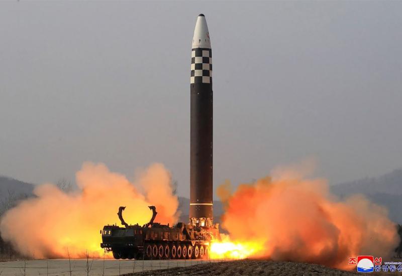 Sjeverna Koreja tvrdi da je testirala hipersoničnu raketu na čvrsto gorivo