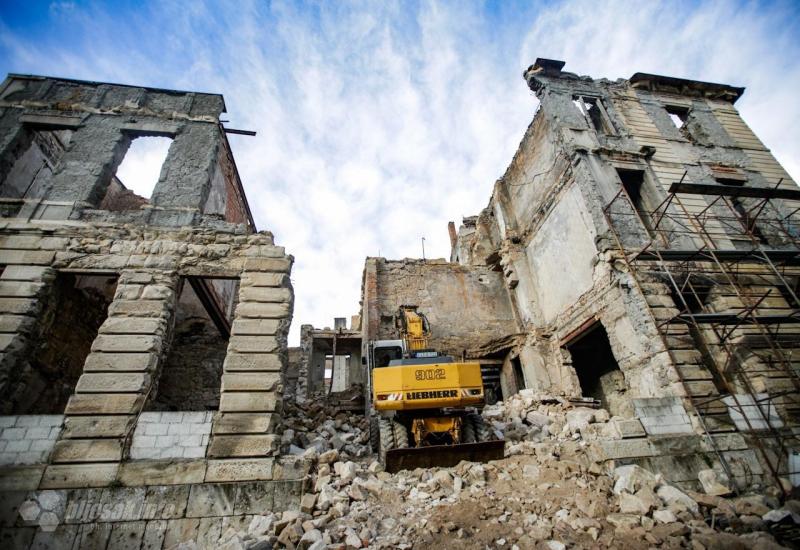 VIDEO | Pitali smo: Koje građevine u Mostaru treba srušiti, a koje obnoviti?