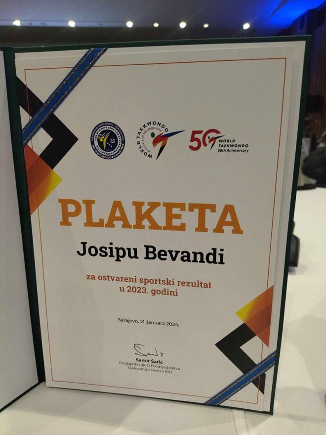Plaketa - Mostarac nagrađen zbog izuzetnih uspjeha