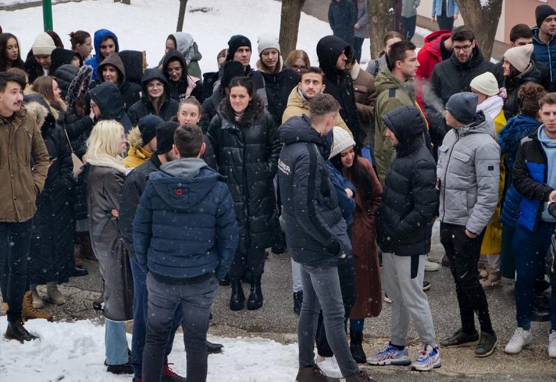 Studenti prosvjeduju u Sarajevu -  Uvjeti u zatvorima su bolji od onih u domovima 