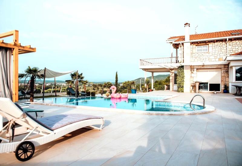 Luksuzna Villa Vand Paradiso - NE DIRaJ Otkrijte rajski bijeg: Luksuzna Villa Vand Paradiso u Međugorju
