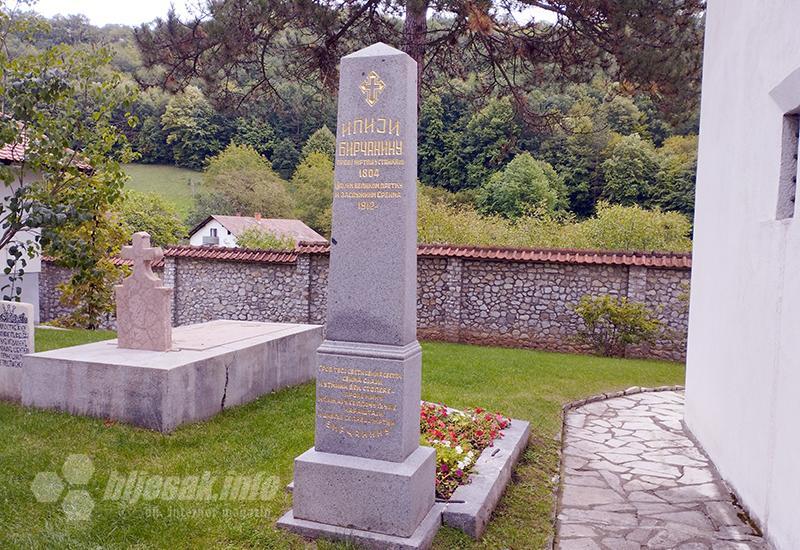 Grob Ilije Birčanina - Lelić, „Božje selo“ vladika, svetaca i raskolnika