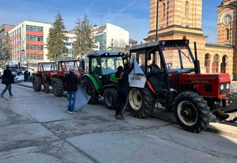 Poljoprivrednici traktorima  - Poljoprivrednici traktorima 