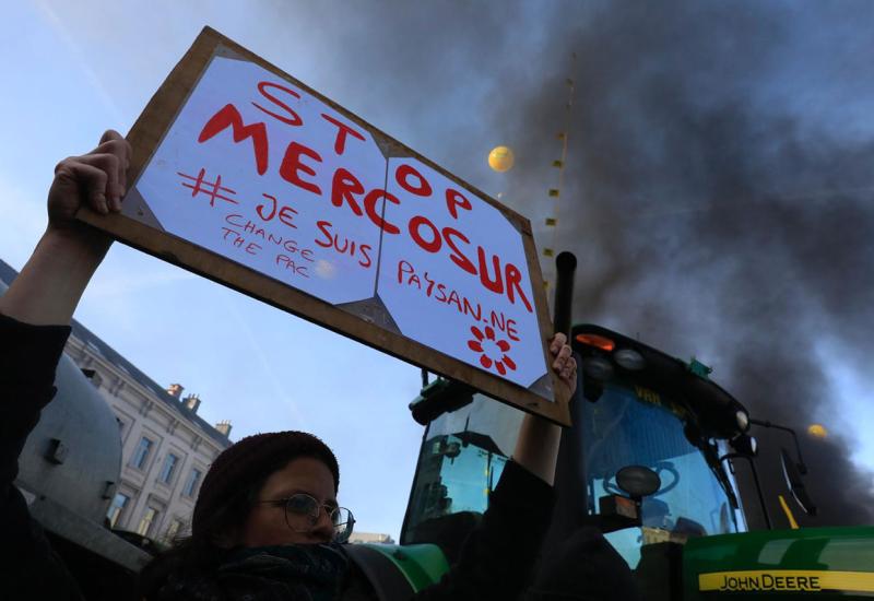 Prosvjed poljoprivrednika ispred Europskog parlamenta  - Prosvjedi diljem EU: Traktori blokirali Bruxelles