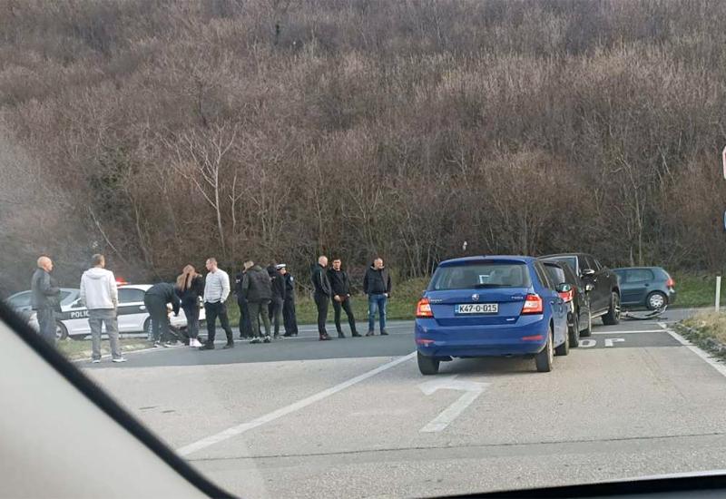 Mostar: Najmanje jedna osoba ozlijeđena u sudaru tri vozila