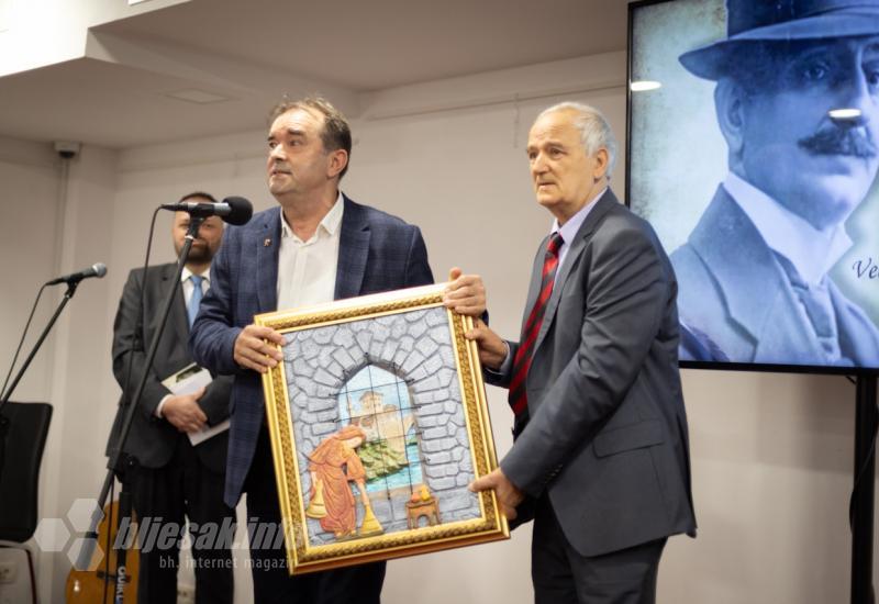 Izložbom u Mostaru obilježena 100. godišnjica smrti Alekse Šantića - Izložbom u Mostaru obilježena je 100. godišnjica smrti Alekse Šantića