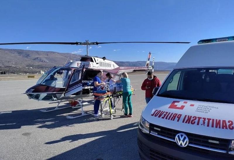 Helikopterom prevezeno novorođenče iz Mostara u Beograd na hitnu operaciju - Helikopterom prevezeno novorođenče iz Mostara u Beograd na hitnu operaciju