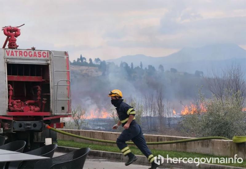 Čapljina: Zbog ljudskog nemara požar stigao blizu benzinske crpke