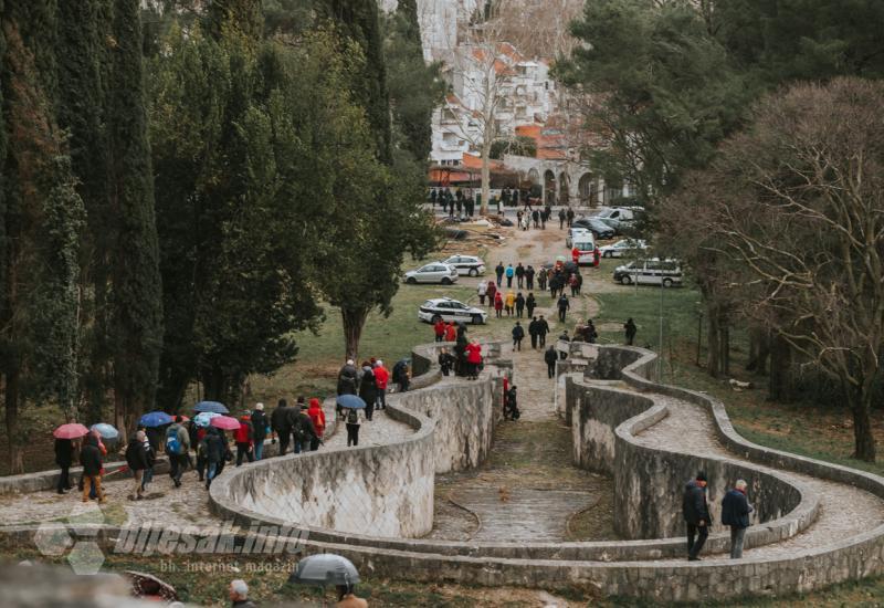 Antifašisti na Partizanskom spomen groblju obilježili 79. godišnjicu oslobođenja Mostara od fašizma  - Kordić o okupljanju antifašista: Lažni molarizatori koji falsificiraju povijest
