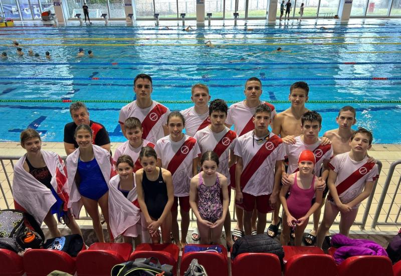 FOTO | Plivači SPK Zrinjski kući donijeli 50 medalja i četiri pehara 