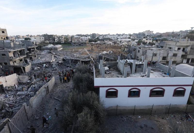 Izrael sravnio dio izbjegličkog kampa i napao Rafah iz zraka