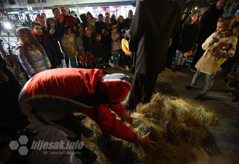 Pripreme pred paljenje ovogodišnjeg krivca za sve nedaće Mostaraca - Karneval