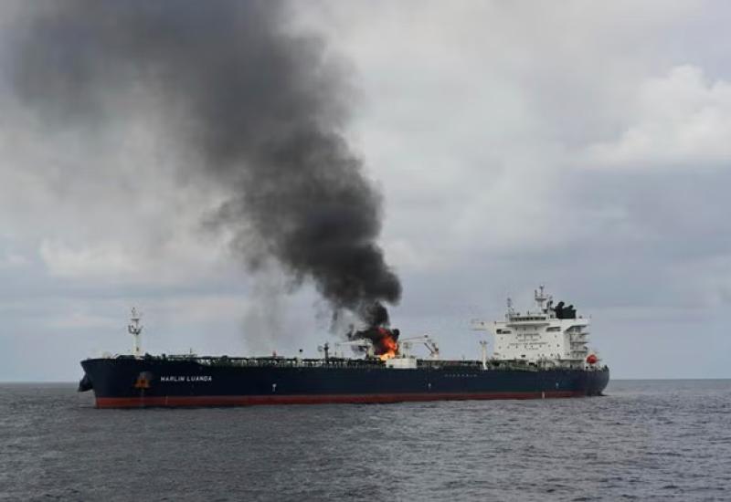 Napad na brod | Izvor: Independent - Zbog napada u Crvenom moru troškovi skočili za 400 posto