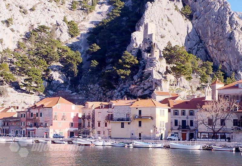 Omiš: Pod skutima Mirabele, u zazivu Mile Gojsalića