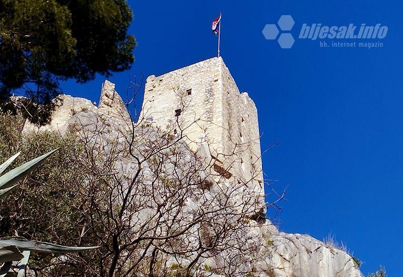 Omiš: Pod skutima Mirabele, u zazivu Mile Gojsalića