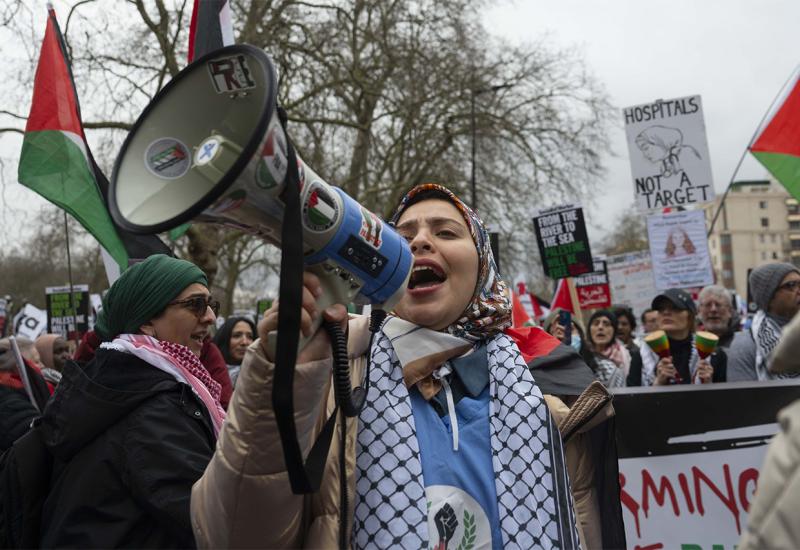 Stotine tisuća ljudi marširaju širom Europe kako bi pozvali na hitan prekid vatre u Gazi - Stotine tisuća ljudi marširaju širom Europe kako bi pozvali na hitan prekid vatre u Gazi