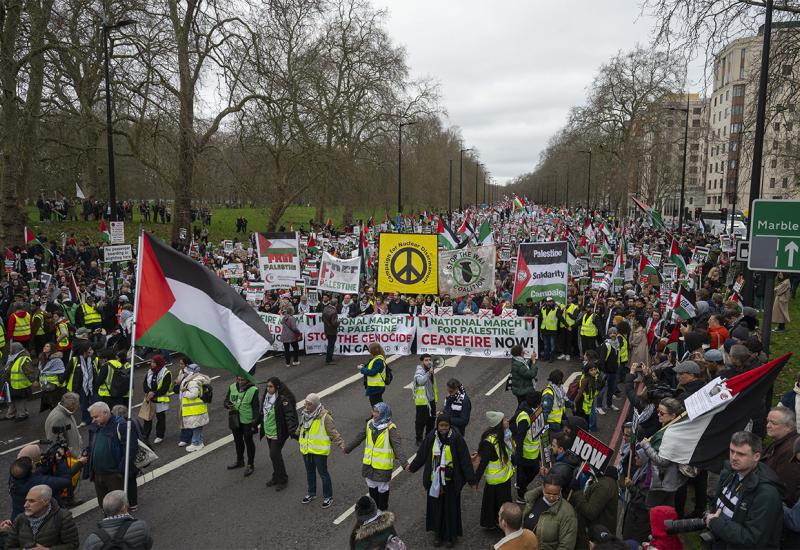 Stotine tisuća ljudi marširaju širom Europe kako bi pozvali na hitan prekid vatre u Gazi - Stotine tisuća ljudi marširaju širom Europe kako bi pozvali na hitan prekid vatre u Gazi