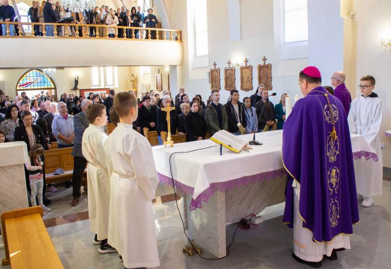 Biskup Petar u Bijelom Polju predslavio sv. Misu i održao predavanje za 40 bračnih parova