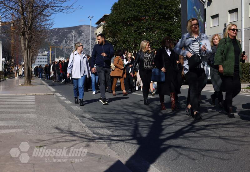 Prosvjed u Mostaru - Prosvjetni djelatnici 'prijete' OHR-om i prizivaju starog ministra