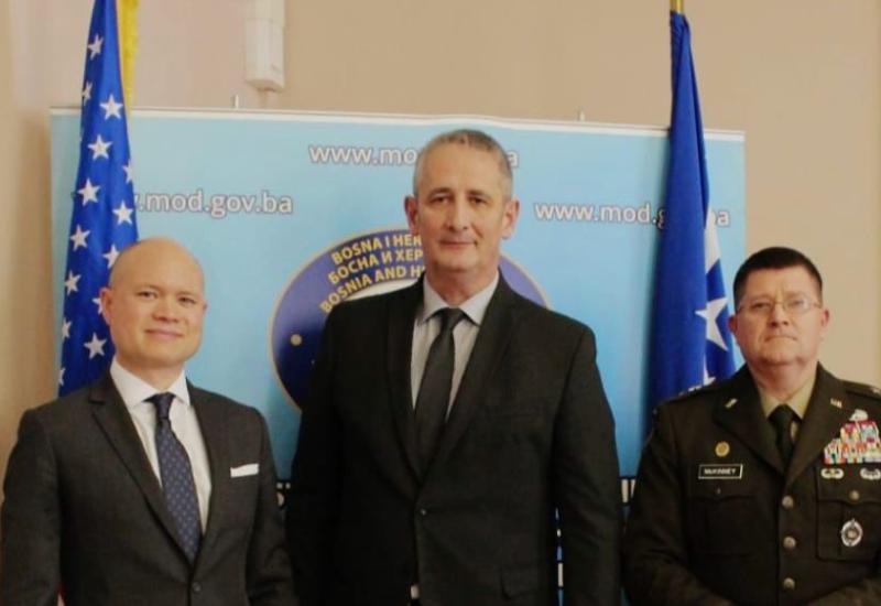 Zamjenik Galić s članovima izaslanstva Zapovjedništva Vojske SAD za Europu i Ureda ministra obrane SAD