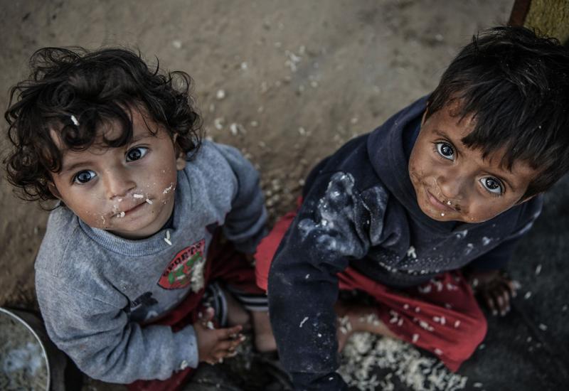 Djeca iz Gaze umjesto da se igraju, vode borbu za opstanak - Nevine žrtve rata: Djeca iz Gaze umjesto da se igraju, vode borbu za opstanak