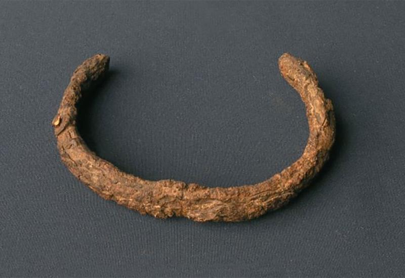 Pronađeni nakit - Narukvica koja je napravljena od metala koji nije sa Zemlje pronađena u drevnom blagu