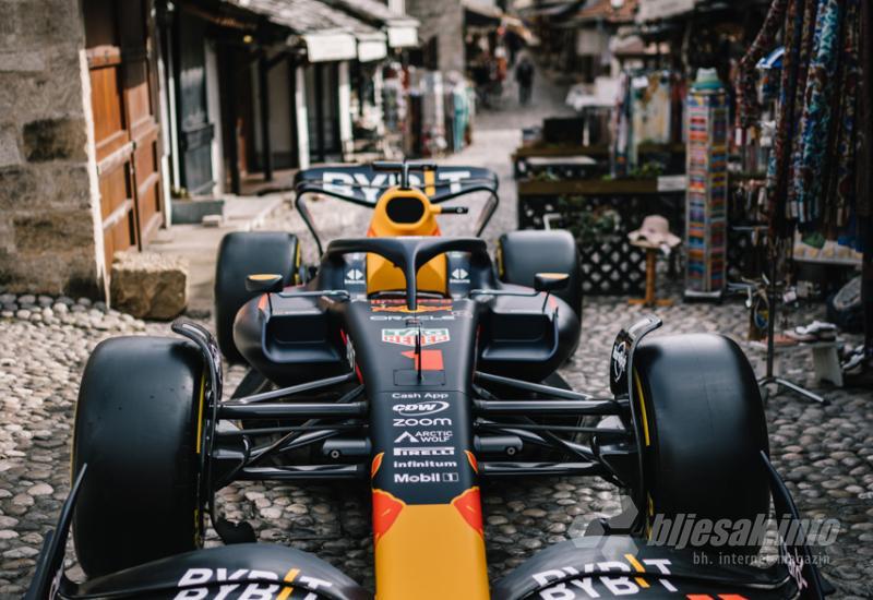 FOTO | Red Bull Racing - Bolid Maxa Verstappena izložen u Starom gradu