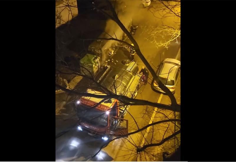 VIDEO Noćas u Mostaru: Gorjeli kontejneri na Aveniji