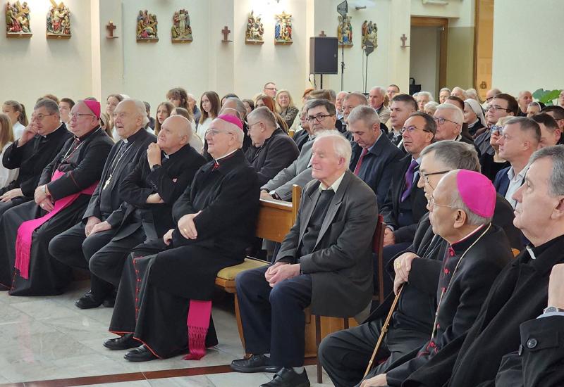 Misa u Banja Luci - što je Biskup Komarica rekao na rastanku?